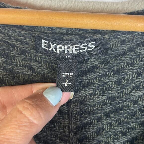 Express Soft Knit V-Neck High-Low Tunic Sweater Size Small Gray/Green and Black - Picture 2 of 7